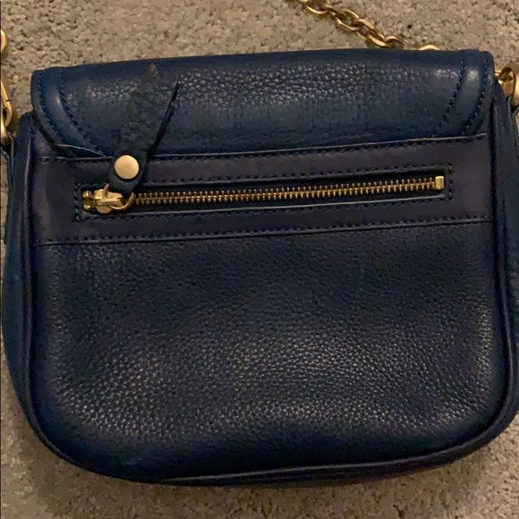 Tahari crossbody leather bag - Picture 4 of 5